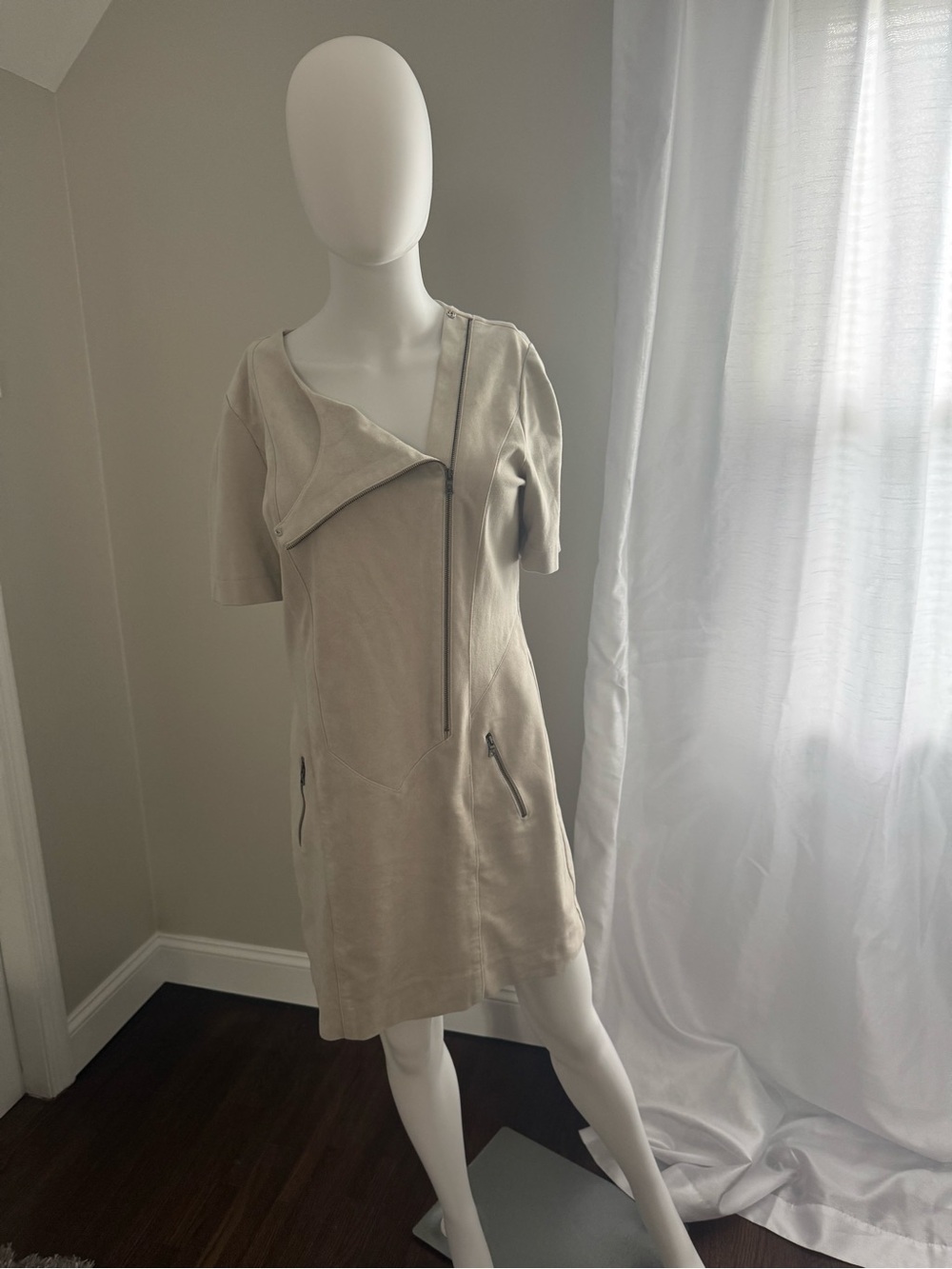 BCBGMaxAzria Cream Sheath Mini Dress Crew Neck